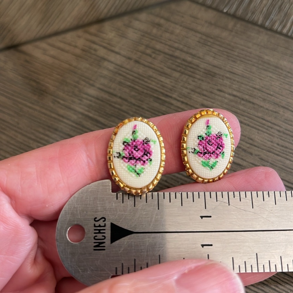 Vintage Faux Petit Point Purple Rose Clip Earrings - Picture 13 of 16
